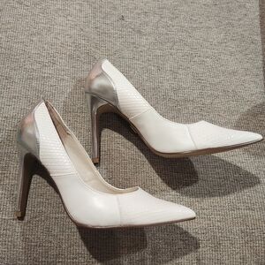 Rock & Republic faux snake skin silver white high heels size 8
